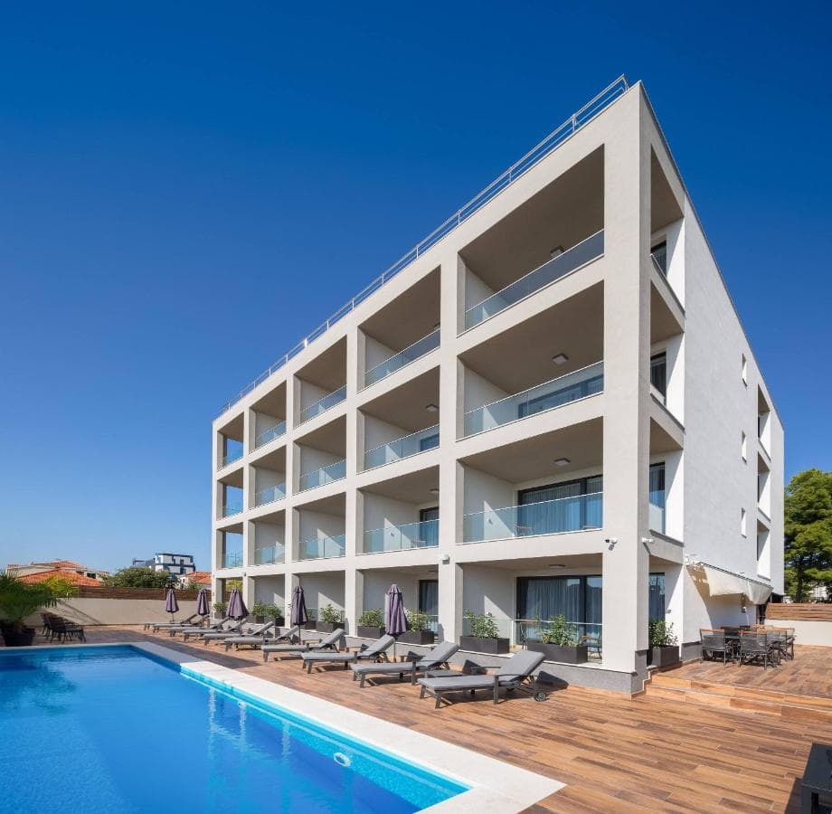 Ellure Luxury Suites view 4