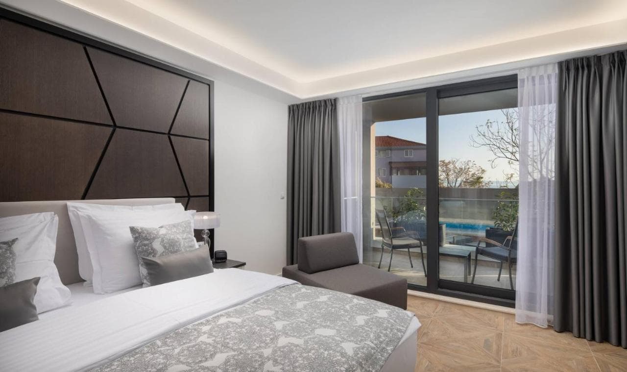 Ellure Luxury Suites view 8