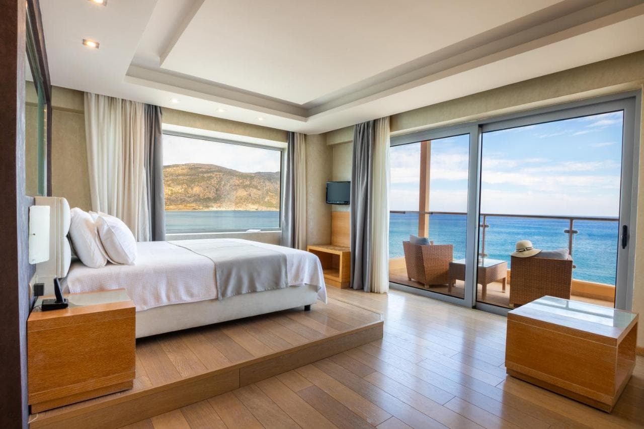 Konstantinos Palace view 3