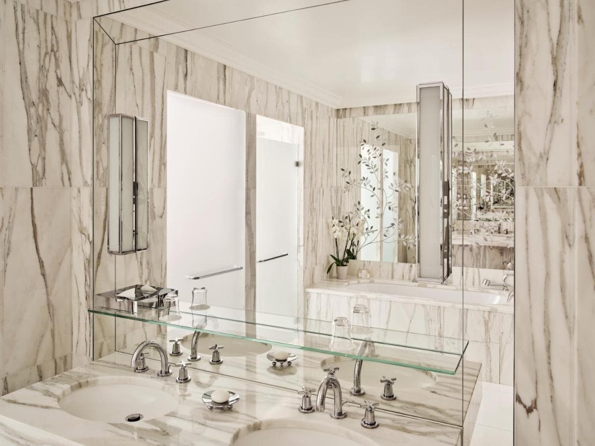 Hôtel Plaza Athénée - Dorchester Collection view 7