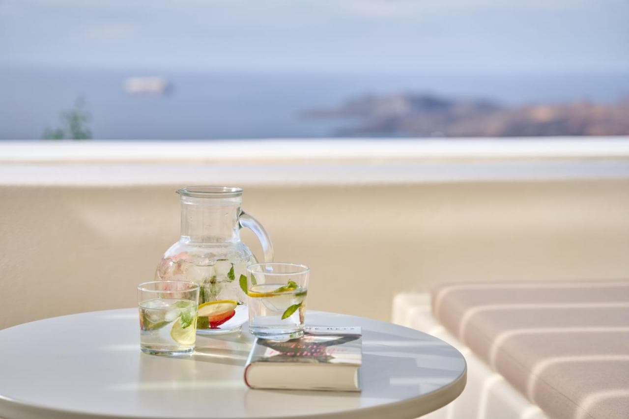 Lilium Hotel Santorini view 5