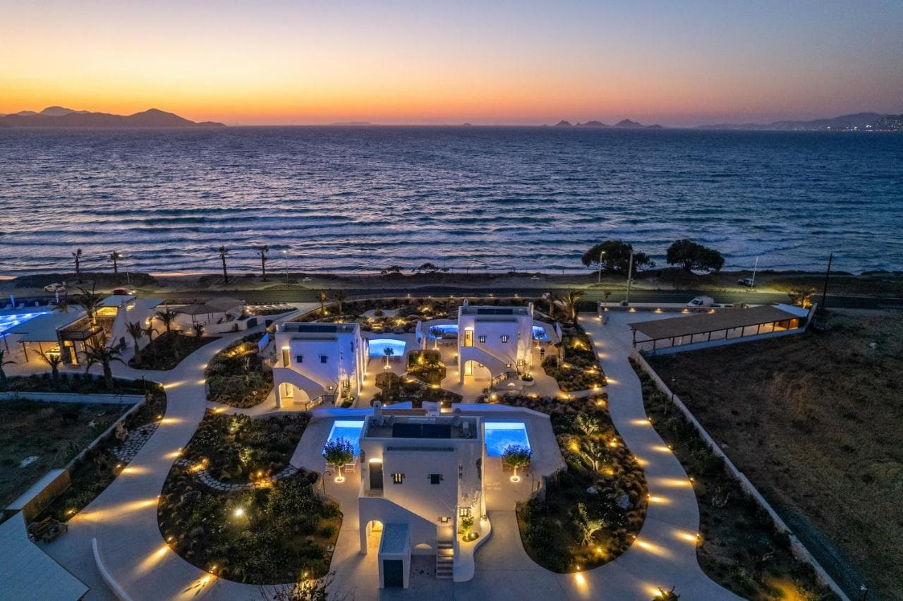 Blue Pearls-Adults Only Luxury Suites view 8