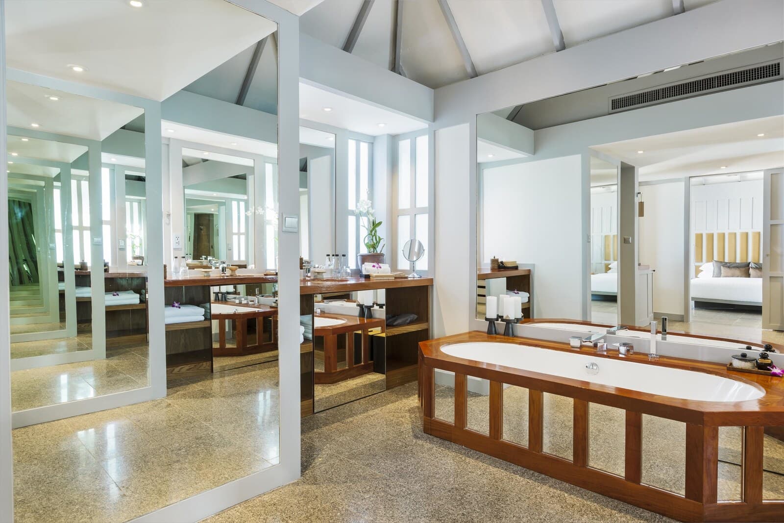 The Surin Phuket – Bild 3